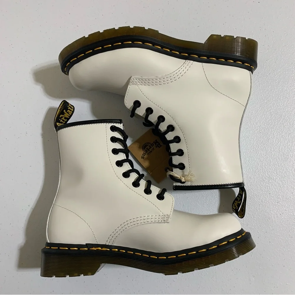 The Dr. Martens Women’s 1460 Smooth Leather Lace Up Boots-Size 6 NWT - Picture 9 of 11